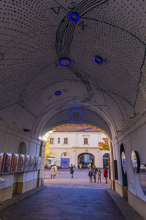 Gerahmter Druck : Die Sternenpassage im Museumsquartier. Gerahmter Druck : Die Sternenpassage im Museumsquartier.