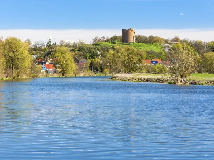Gerahmter Druck : Schloss Stolpe über der Oder, Landschaft im Oderbruch. Gerahmter Druck : Schloss Stolpe über der Oder, Landschaft im Oderbruch.