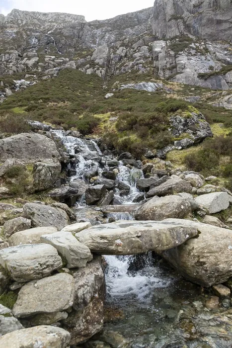 Gerahmter Druck : Steinbrücke, LLyn-Idwal-Fußweg Gerahmter Druck : Steinbrücke, LLyn-Idwal-Fußweg