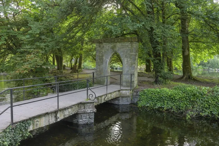 Gerahmter Druck : Steinbrücke im Park, Cong. Gerahmter Druck : Steinbrücke im Park, Cong.