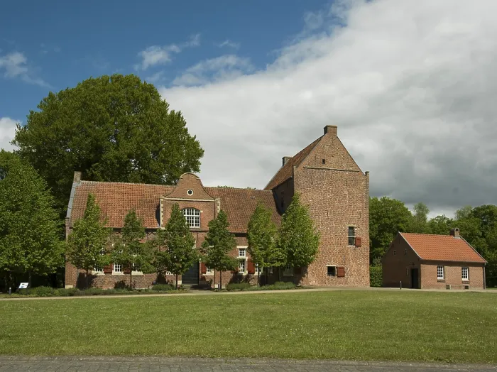 Gerahmter Druck : Steinhaus in Bunderhee, Bunde. Gerahmter Druck : Steinhaus in Bunderhee, Bunde.