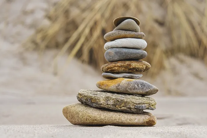 Gerahmter Druck : Steinpyramide auf der Strand in Zingst. Gerahmter Druck : Steinpyramide auf der Strand in Zingst.