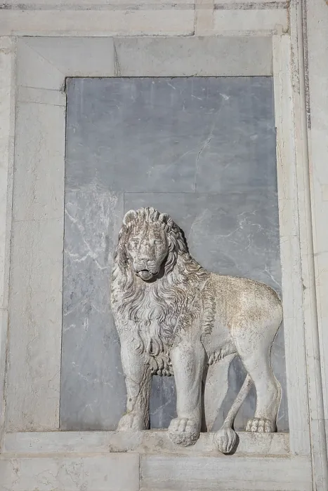 Gerahmter Druck : Steinrelief auf der Fassade, St. Gerahmter Druck : Steinrelief auf der Fassade, St.