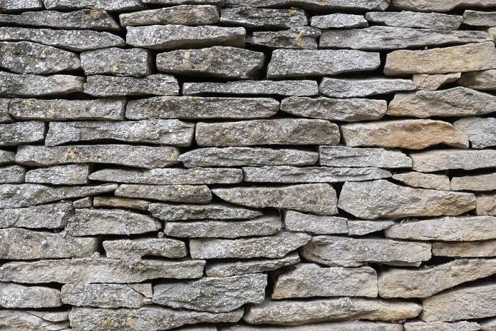 Gerahmter Druck : Steinplatten stapelten sich zu einer Mauer auf. Gerahmter Druck : Steinplatten stapelten sich zu einer Mauer auf.