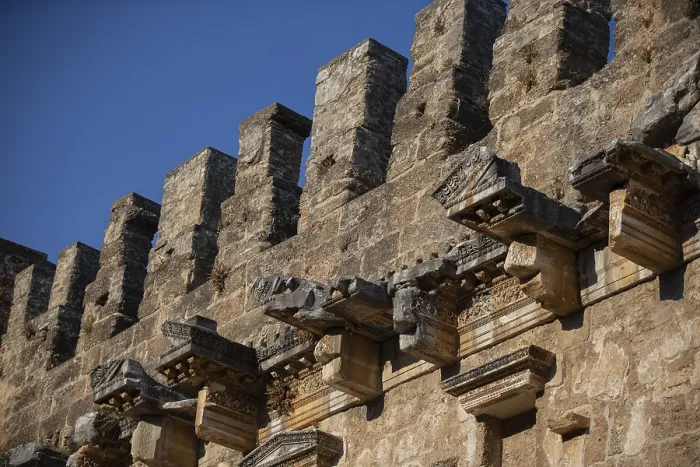 Gerahmter Druck : Teil eines antiken Amphitheaters mit architektonischen Elementen