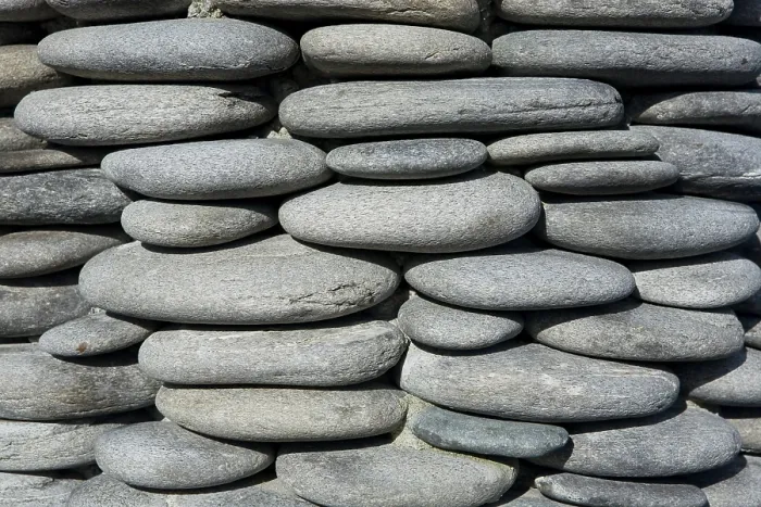 Gerahmter Druck : Steinmauer aus gerundeten Steinen. Gerahmter Druck : Steinmauer aus gerundeten Steinen.