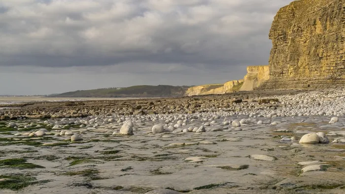 Gerahmter Druck : Die Steine und Klippen von Monknash Beach. Gerahmter Druck : Die Steine und Klippen von Monknash Beach.