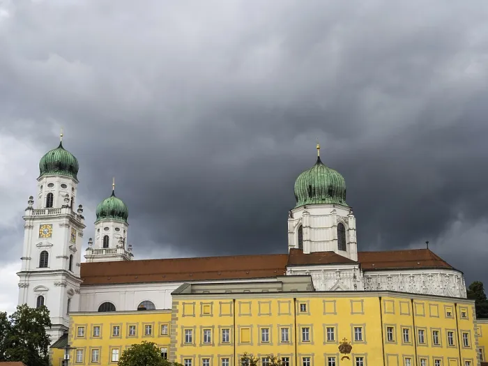 Gerahmter Druck : Stürmische Wolken über die Stephansdom. Gerahmter Druck : Stürmische Wolken über die Stephansdom.