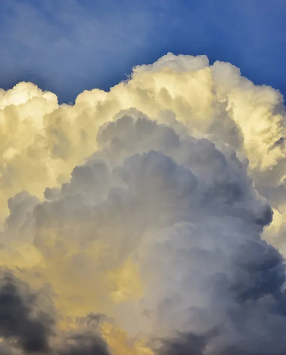 Gerahmter Druck : Sturmwolken, senkrechte Wolken. Gerahmter Druck : Sturmwolken, senkrechte Wolken.