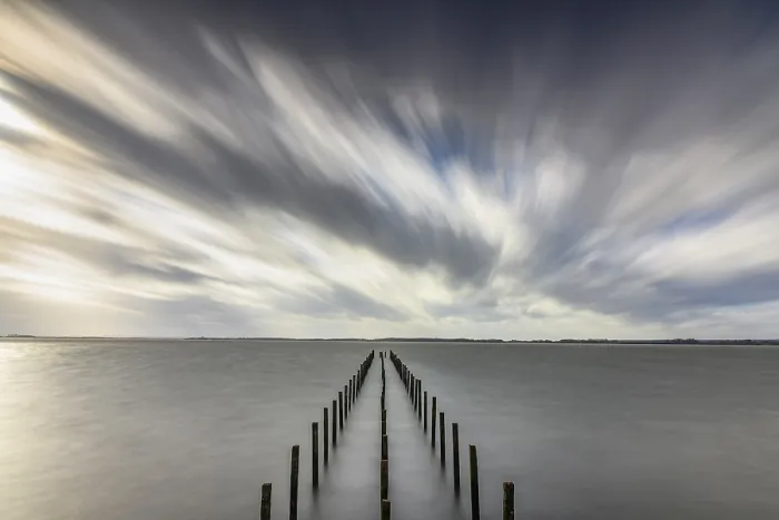 Gerahmter Druck : Sturm am Dummersee, Steg. Gerahmter Druck : Sturm am Dummersee, Steg.