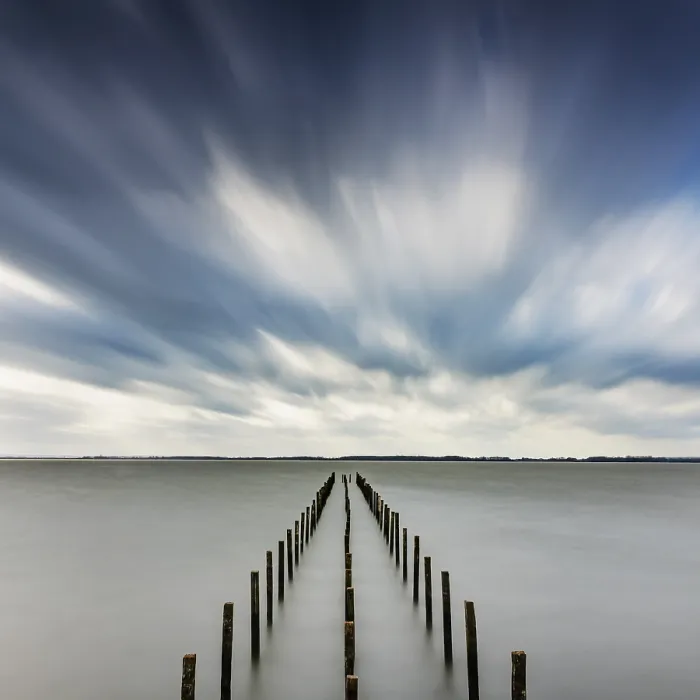 Gerahmter Druck : Sturm am Dummersee, Steg. Gerahmter Druck : Sturm am Dummersee, Steg.