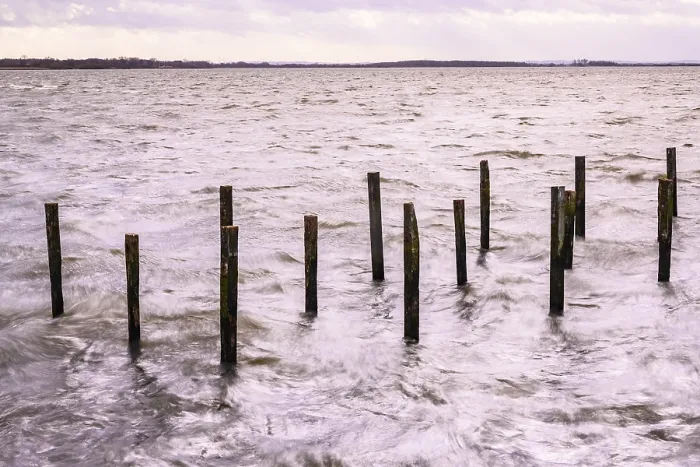 Gerahmter Druck : Sturm am Dummersee, Steg. Gerahmter Druck : Sturm am Dummersee, Steg.