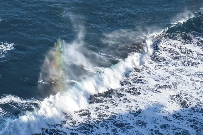 Gerahmter Druck : Stürmischer Atlantik, Wellen mit Regenbogen. Gerahmter Druck : Stürmischer Atlantik, Wellen mit Regenbogen.