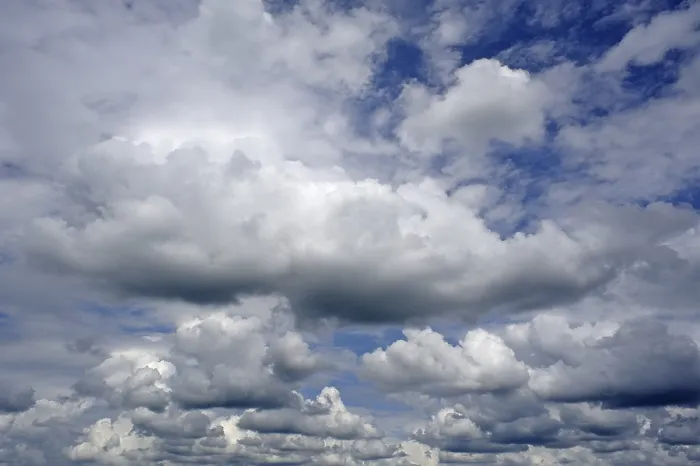 Gerahmter Druck : Stratocumulus-Wolken, Eckental. Gerahmter Druck : Stratocumulus-Wolken, Eckental.