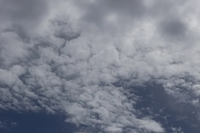 Gerahmter Druck : Stratocumuluswolken in einem blauen Himmel. Gerahmter Druck : Stratocumuluswolken in einem blauen Himmel.