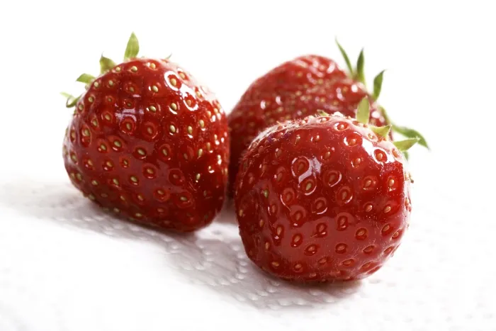 Gerahmter Druck : Drei Erdbeeren Gerahmter Druck : Drei Erdbeeren