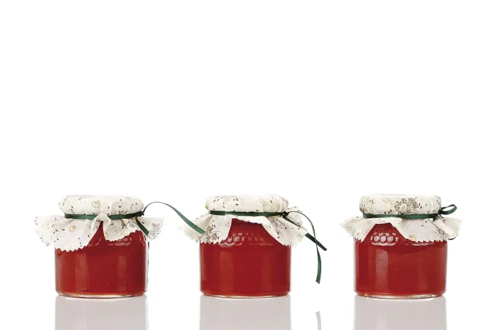 Gerahmter Druck : Beerenmarmelade in Gläsern. Gerahmter Druck : Beerenmarmelade in Gläsern.