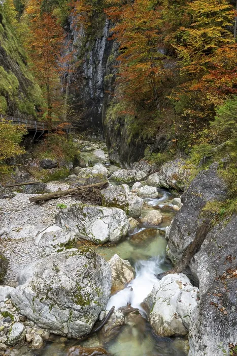 Gerahmter Druck : Herbstlicher Nothklamm Bach in Österreich Gerahmter Druck : Herbstlicher Nothklamm Bach in Österreich