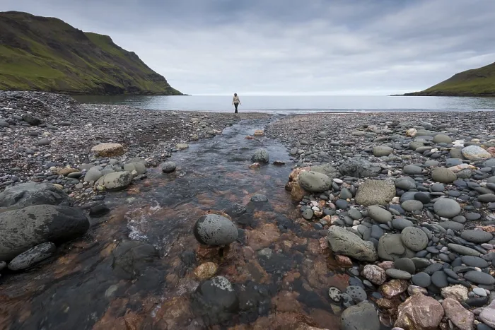 Gerahmter Druck : Fluss, Strand, Brunavik Gerahmter Druck : Fluss, Strand, Brunavik