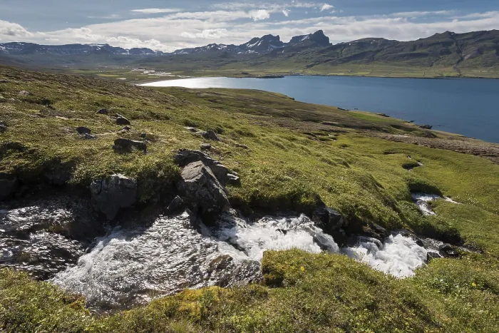 Gerahmter Druck : Fluss, Borgarfjörður Gerahmter Druck : Fluss, Borgarfjörður