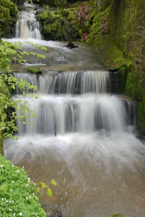 Gerahmter Druck : Fluss, Wasser, fließend, Quelle Gerahmter Druck : Fluss, Wasser, fließend, Quelle