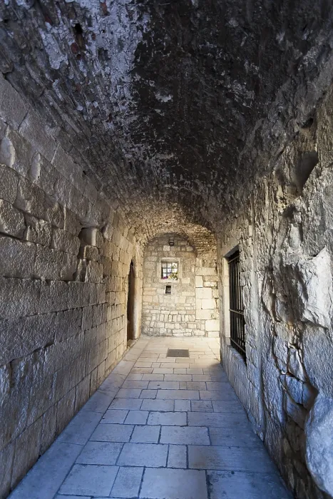 Gerahmter Druck : Straße in der alten Stadt von Split.