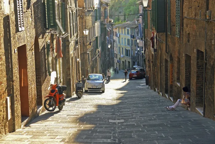 Gerahmter Druck : Die Straße in Siena. Gerahmter Druck : Die Straße in Siena.
