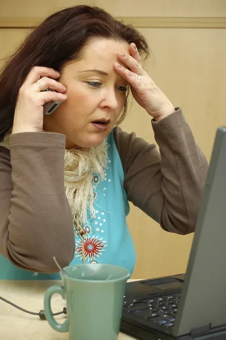 Gerahmter Druck : Stresserter Büroangestellter Gerahmter Druck : Stresserter Büroangestellter
