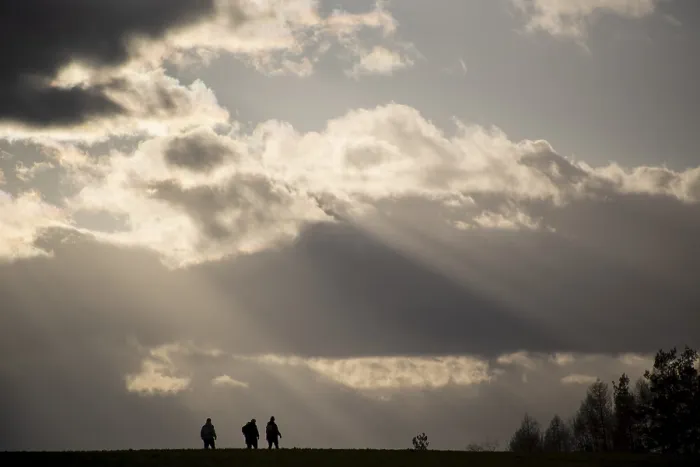 Gerahmter Druck : Wagen, Sonnenstrahlen durchbrechen Wolken.