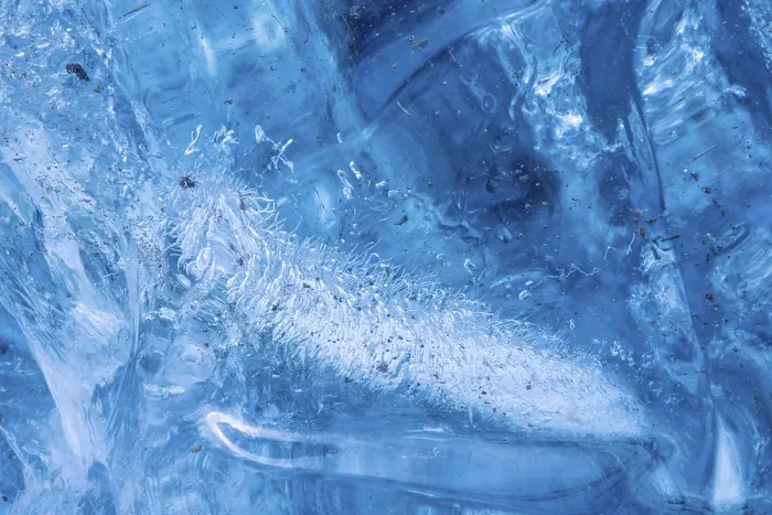 Gerahmter Druck : Strukturen in Gletschereis, Eisgrotte. Gerahmter Druck : Strukturen in Gletschereis, Eisgrotte.