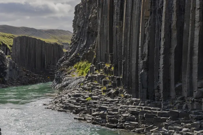 Gerahmter Druck : Studlagil-Kanjon, Basalt-Säulen Gerahmter Druck : Studlagil-Kanjon, Basalt-Säulen