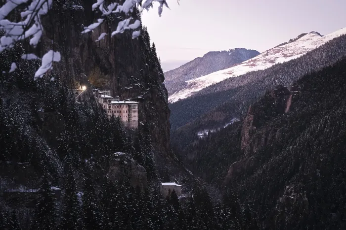 Gerahmter Druck : Sumela-Kloster im Winter, Macka. Gerahmter Druck : Sumela-Kloster im Winter, Macka.