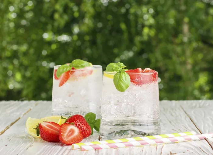 Gerahmter Druck : Sommer ein erfrischendes Limettensaft. Trinke mit Zitrone. Gerahmter Druck : Sommer ein erfrischendes Limettensaft. Trinke mit Zitrone.
