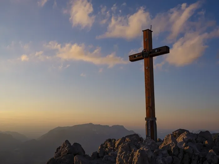 Gerahmter Druck : Gipfelkreuz im Abendlicht. Gerahmter Druck : Gipfelkreuz im Abendlicht.