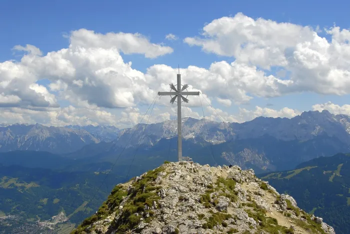 Gerahmter Druck : Gipfel mit Gipfelkreuz, Mt. Kramer oder Mt. Gerahmter Druck : Gipfel mit Gipfelkreuz, Mt. Kramer oder Mt.