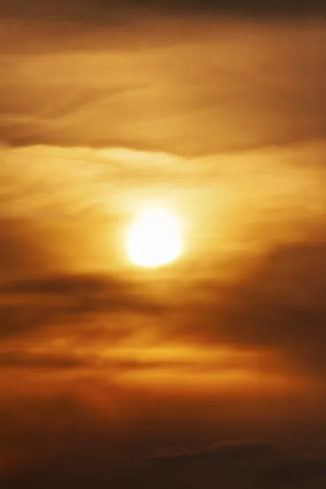Gerahmter Druck : Sonne hinter Wolken, Sonnenuntergang. Gerahmter Druck : Sonne hinter Wolken, Sonnenuntergang.