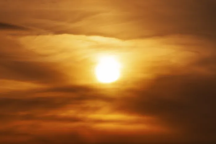 Gerahmter Druck : Sonne hinter Wolken, Sonnenuntergang. Gerahmter Druck : Sonne hinter Wolken, Sonnenuntergang.