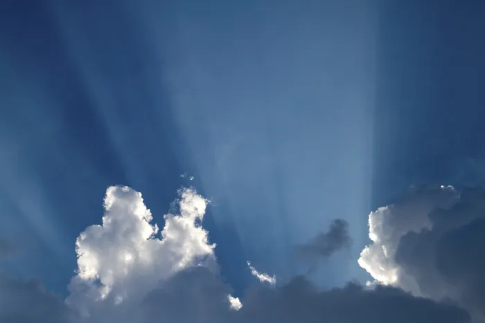 Gerahmter Druck : Sonnenschein hinter Wolken Gerahmter Druck : Sonnenschein hinter Wolken