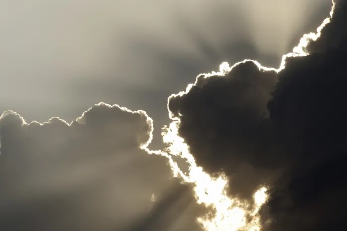 Gerahmter Druck : Sonne hinter Sturmkügelchen Gerahmter Druck : Sonne hinter Sturmkügelchen