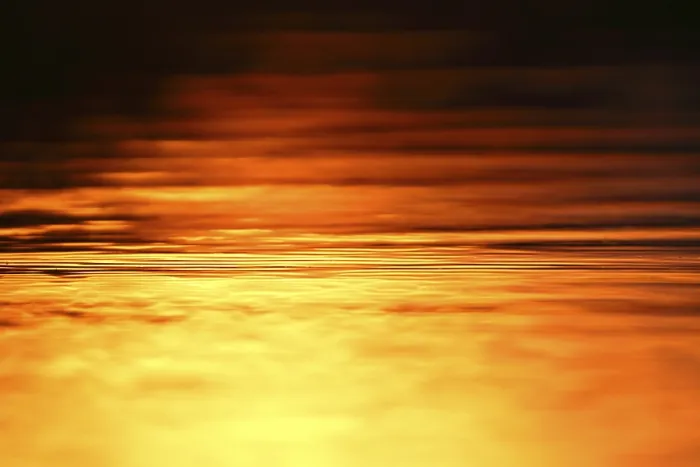 Gerahmter Druck : Sonnenschein, der in dem Wasser reflektiert wird. Gerahmter Druck : Sonnenschein, der in dem Wasser reflektiert wird.