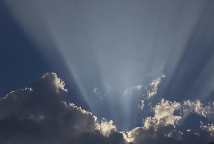 Gerahmter Druck : Sonne hinter einem dunklen kumuliformen Wolken, Deutschland. Gerahmter Druck : Sonne hinter einem dunklen kumuliformen Wolken, Deutschland.