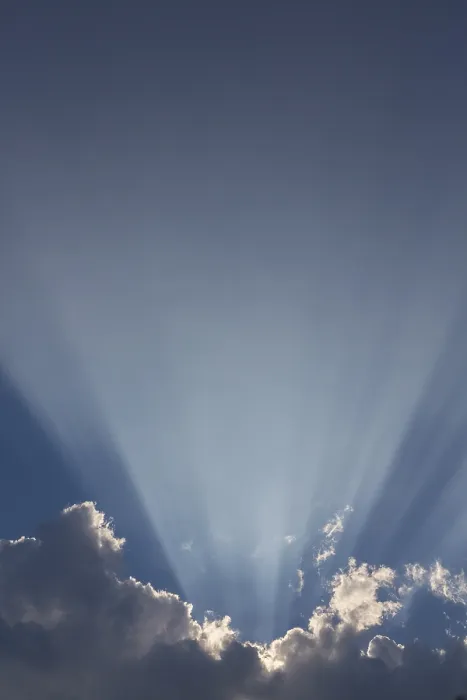 Gerahmter Druck : Sonne hinter einem dunklen kumuliformen Wolken, Deutschland. Gerahmter Druck : Sonne hinter einem dunklen kumuliformen Wolken, Deutschland.