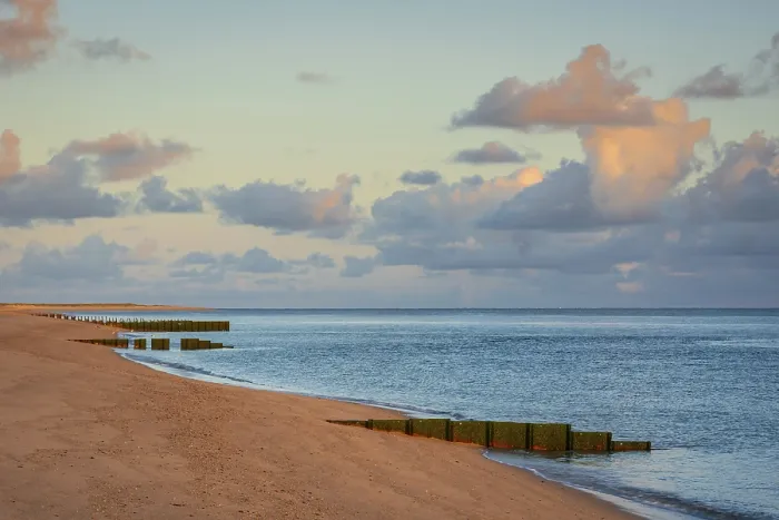 Gerahmter Druck : Sonnenaufgang auf der Ellenbogen-Bucht, Mole. Gerahmter Druck : Sonnenaufgang auf der Ellenbogen-Bucht, Mole.