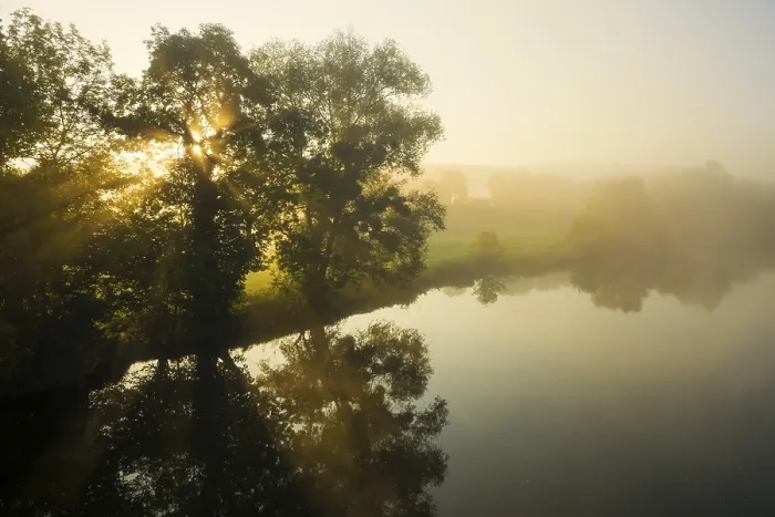 Gerahmter Druck : Sonnenaufgang am Loue-Fluss Gerahmter Druck : Sonnenaufgang am Loue-Fluss