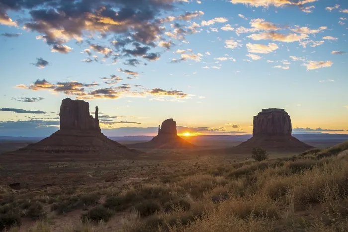 Gerahmter Druck : Sonnenaufgang, Mesas West Mitten Butte Gerahmter Druck : Sonnenaufgang, Mesas West Mitten Butte