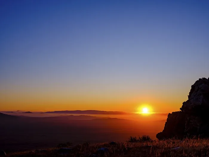 Gerahmter Druck : Sonnenaufgang über der mongolischen Steppe. Gerahmter Druck : Sonnenaufgang über der mongolischen Steppe.