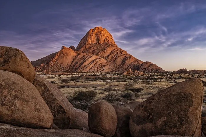 Gerahmter Druck : Sonnenaufgang in der Spitzkoppe-Region in Namibia. Gerahmter Druck : Sonnenaufgang in der Spitzkoppe-Region in Namibia.