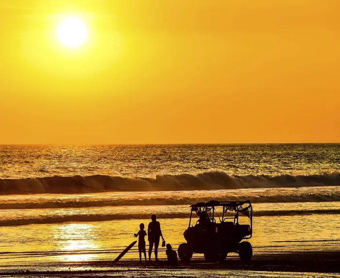 Gerahmter Druck : Sonnenuntergang am Strand.