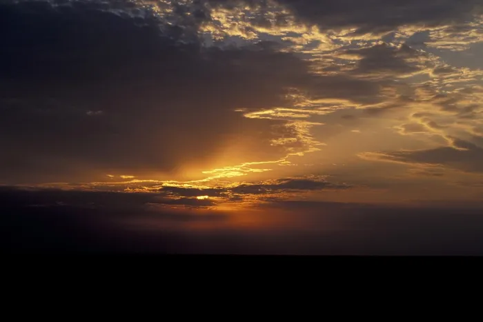 Gerahmter Druck : Sonnenuntergang mit Wolken.