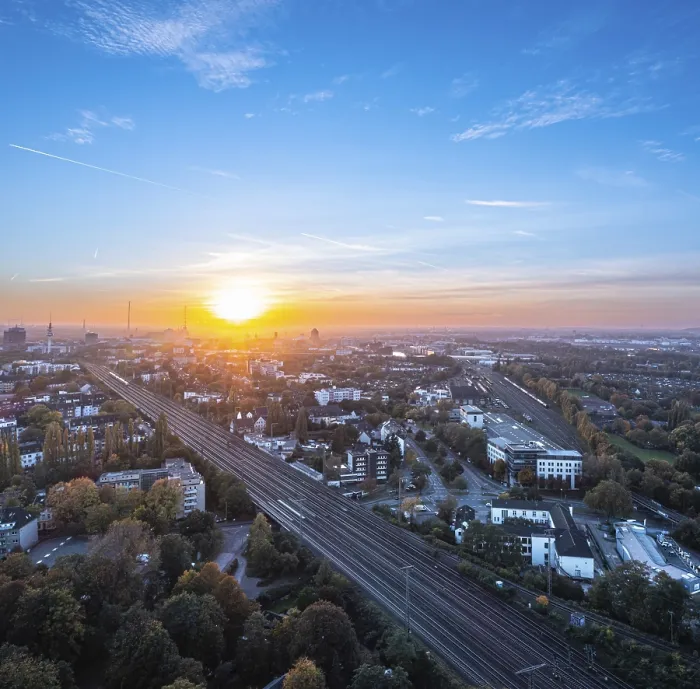 Gerahmter Druck : Sonnenuntergang über der Duisburger Skyline.